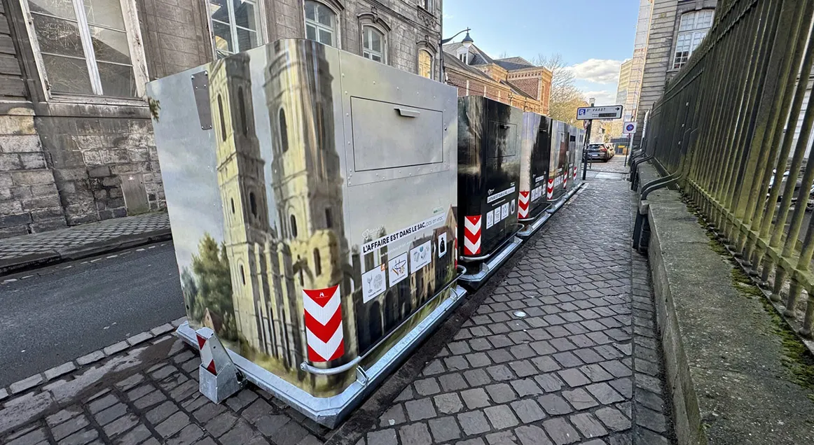 Conteneurs Nord Engineering sur un boulevard