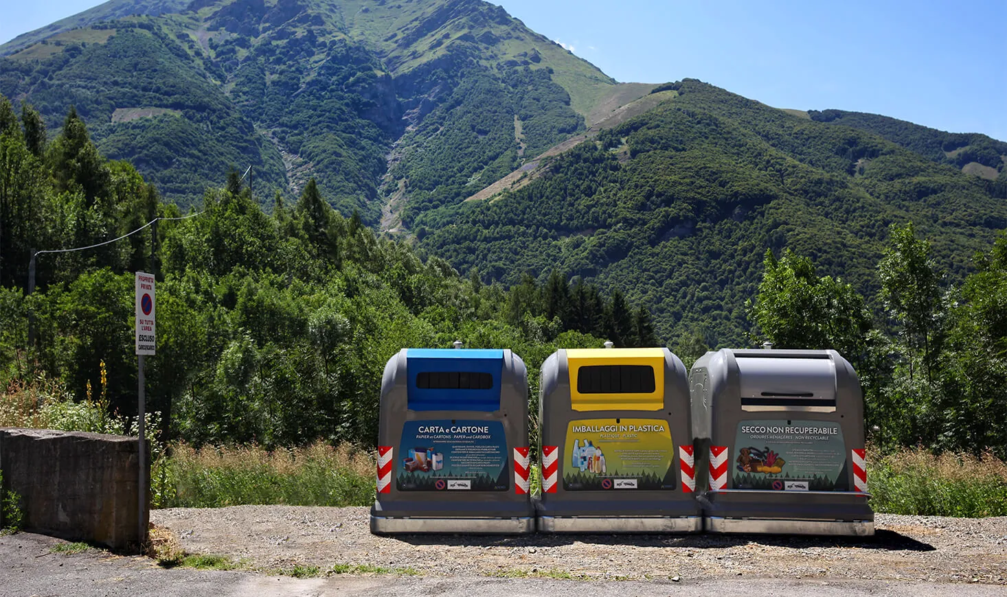 New City Standard containers at the foot of the mountains