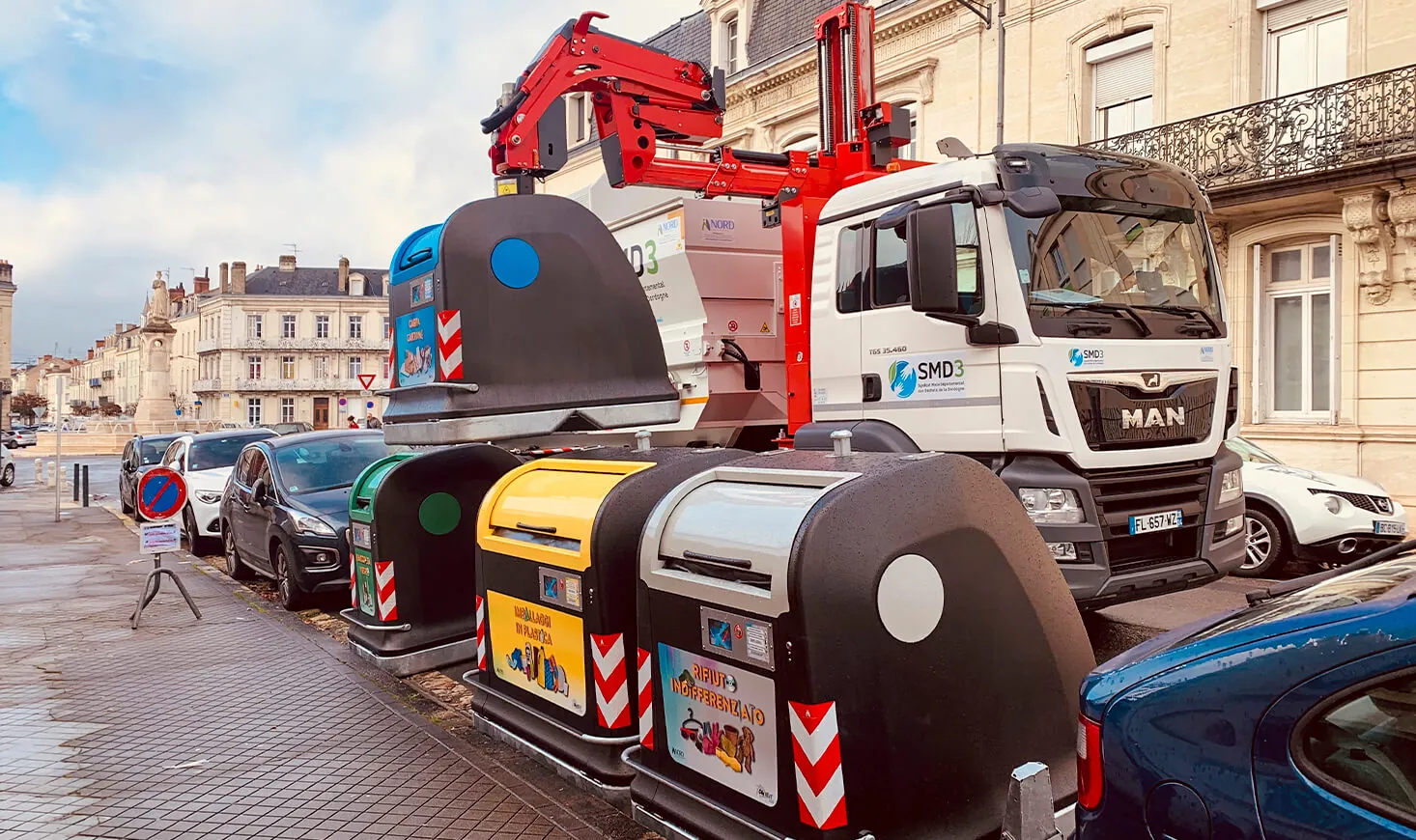 Collection truck emptying a City Next container